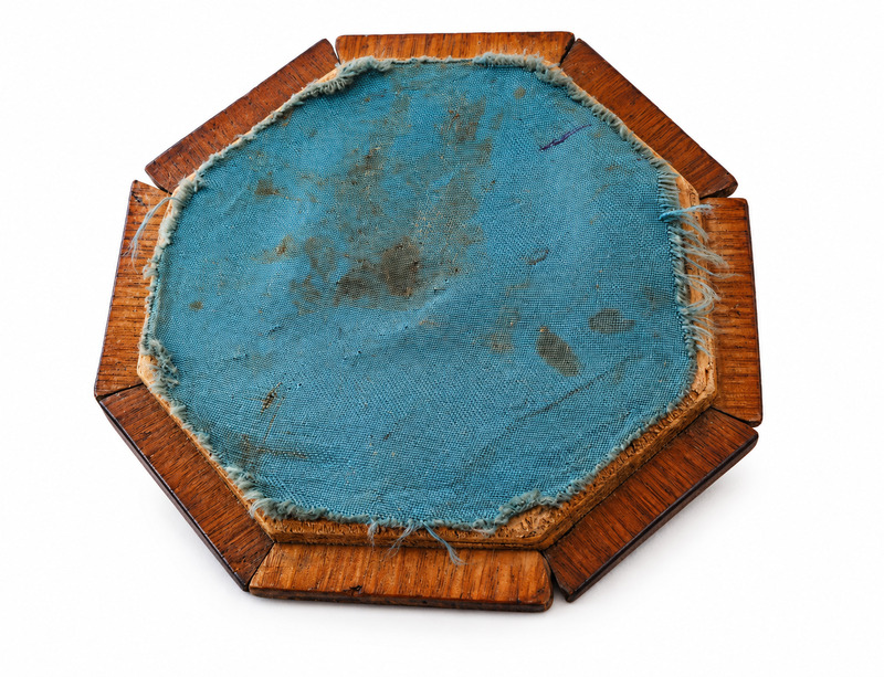 Octgonal box_cover inside_Tatura_Photo courtesy Flavia Marcello and Daria Gradusova.png