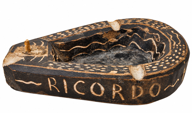 Ashtray_side_Tatura_Photo courtesy Flavia Marcello and Daria Gradusova.png
