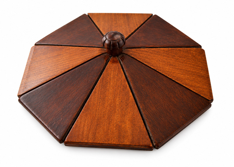 Octgonal box_cover outside_Tatura_Photo courtesy Flavia Marcello and Daria Gradusova.png